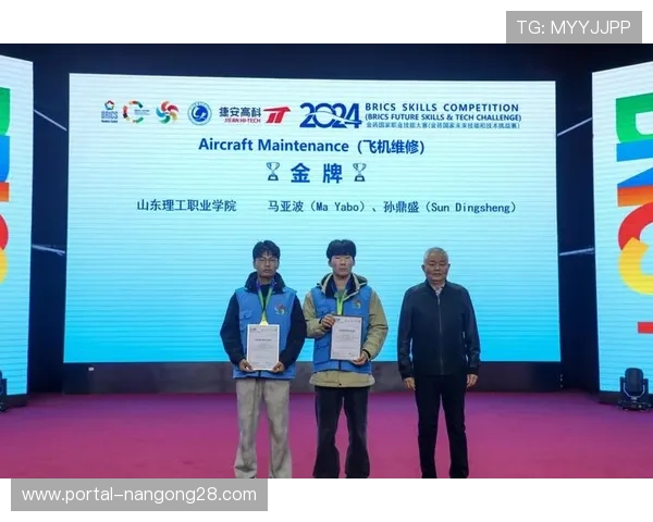 马克·彭奇赛后分享夺冠感言 实现职业生涯梦想的荣耀时刻 马克·彭奇赛后分享夺冠感言 实现职业生涯梦想的荣耀时刻