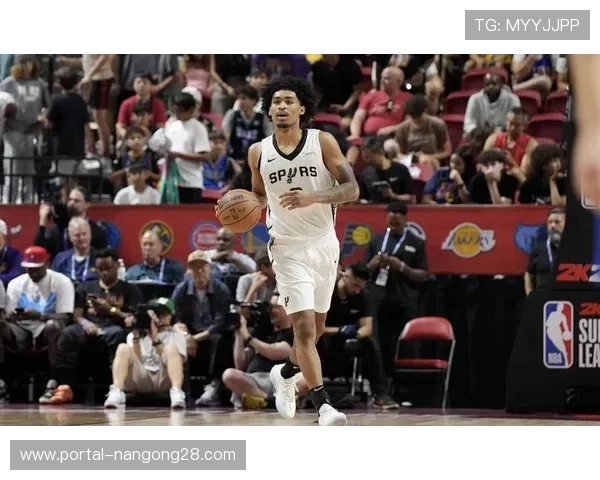 马刺新主场季前赛启用 高科技设施提升球迷观赛体验 马刺新主场季前赛启用 高科技设施提升球迷观赛体验